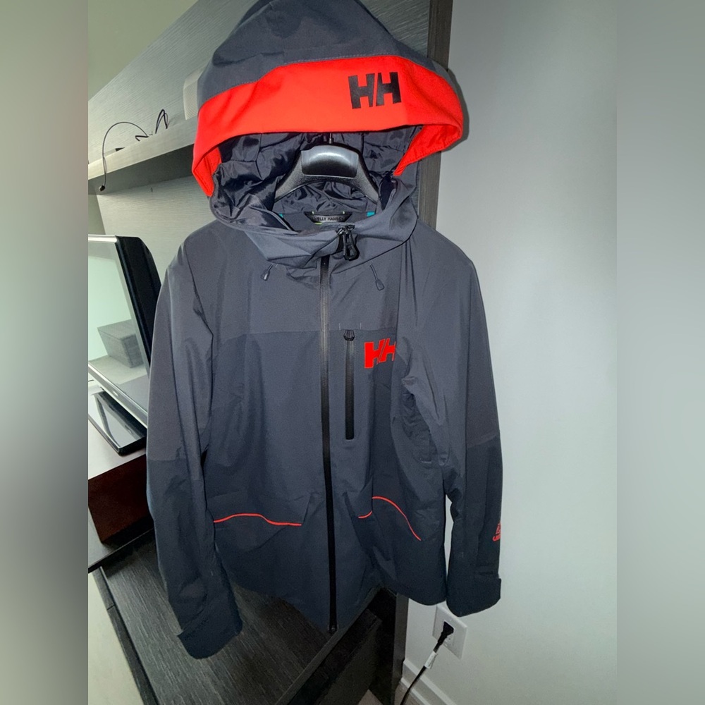 Helly Hansen Navy Jacket with Red Accents - Ladies Large
